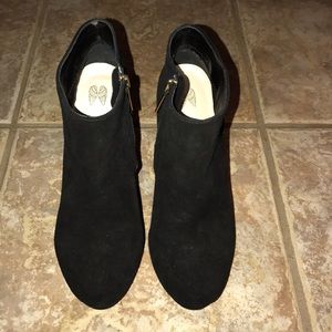 Black suede thick heeled bootie sz 7